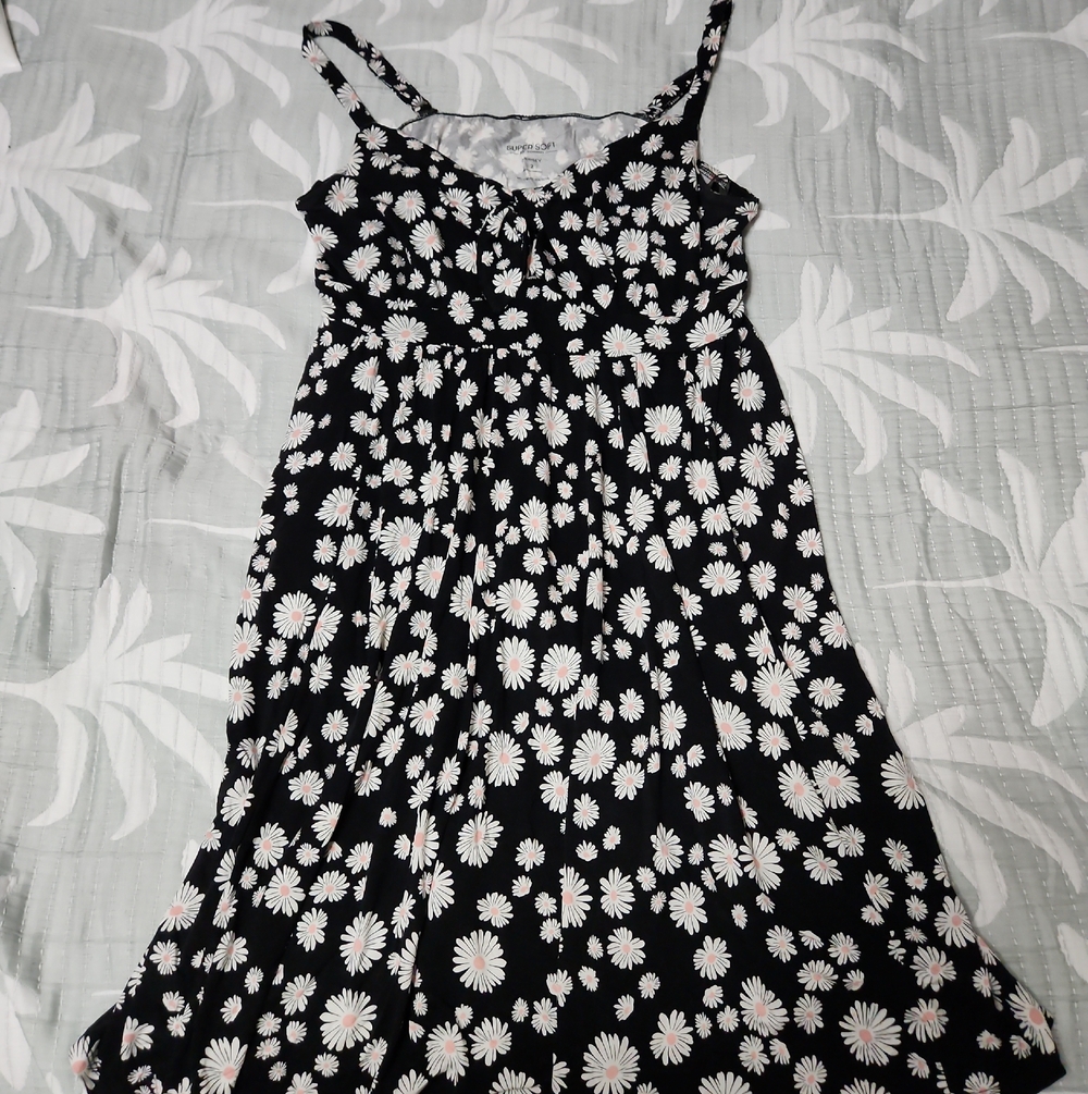 torrid Black Daisy Midi Dress with White Floral Print